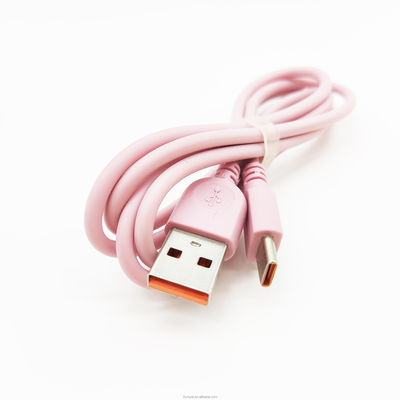 C. Cabos USB. USB A macho para tipo C. Cable macho para telefone celular.